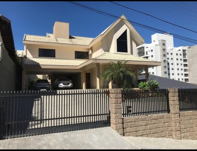 Casa no Bairro Fortaleza em Blumenau com 2 Dormitórios (2 suítes) e 350 m²