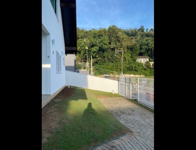 Casa no Bairro Itoupava Seca em Blumenau com 4 Dormitórios (1 suíte) e 312.5 m²