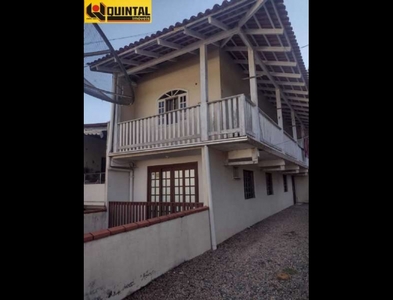 Casa no Bairro Progresso em Blumenau com 6 Dormitórios (1 suíte) e 246 m²