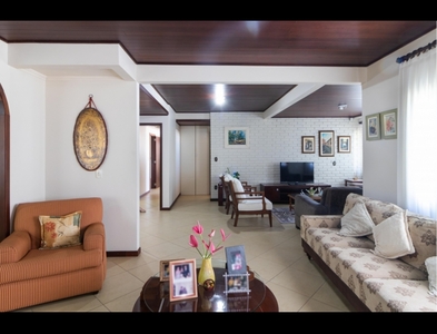 Casa no Bairro Vila Nova em Blumenau com 4 Dormitórios (2 suítes) e 285.3 m²
