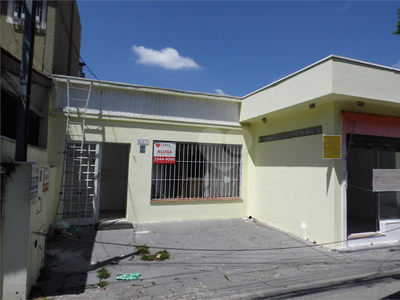 Casa térrea com 3 quartos à venda ou para alugar em Santo Amaro - SP