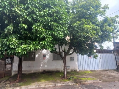 Lote com 4 quartos à venda, 390.0m²