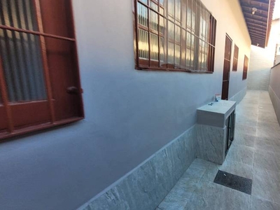 Casa com 2 Quartos e 1 banheiro à Venda, 80 m² por R$ 380.000