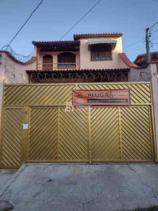 Casa com 3 quartos para alugar no bairro Santa Helena, 90m²