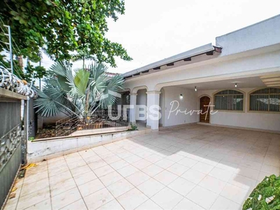 Casa com 4 quartos à venda no bairro Setor Sul, 560m²