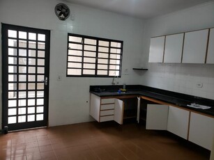 Casa à venda por R$ 700.000