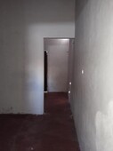 Quitinete com 40 m² com quarto, banheiro, sala, cozinha e lavanderia. Água e luz individu