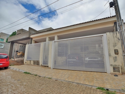 Casa em Asa Norte, Brasília/DF de 200m² 3 quartos para locação R$ 3.300,00/mes