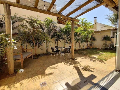 Casa em Condomínio com 3 quartos para alugar no bairro Vila Santos Dumont, 176m²