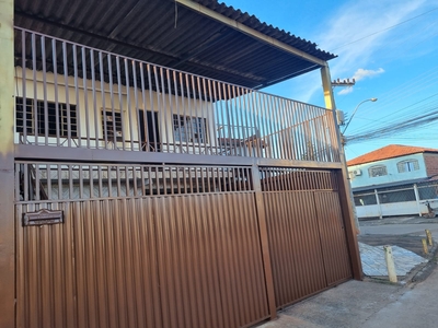 Casa em Samambaia Norte (Samambaia), Brasília/DF de 200m² 6 quartos à venda por R$ 359.000,00