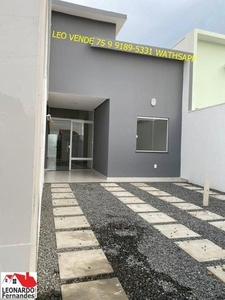 Leo vende, bairro Papagaio, 2\4 suíte, pé direito alto.