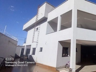 Sobrado para venda tem 350 metros quadrados com 4 quartos em Residencial Morumbi - Goiânia
