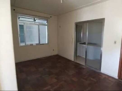 Apartamento com 2 dormitórios, 1 banheiro no Bairro Centro Histórico