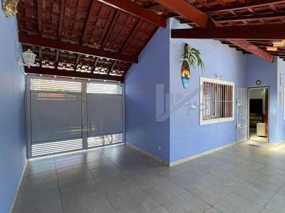 Casa com 3 Quartos e 1 banheiro à Venda, 155 m² por R$ 450.000