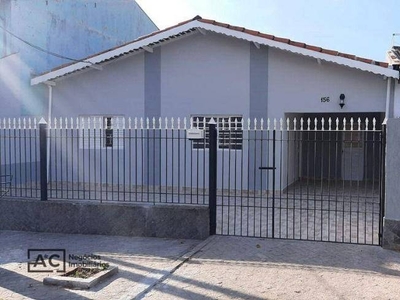 Casa com 3 Quartos e 3 banheiros à Venda, 137 m² por R$ 445.000