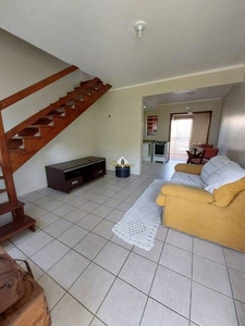 Casa de Condomínio com 2 Quartos e 1 banheiro para Alugar, 80 m² por R$ 1.900/Mês
