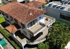 Sobrado para venda com 1020 metros quadrados com 10 quartos em Casa Forte - Recife - PE