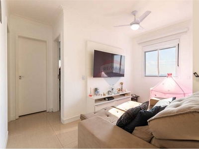 Apartamento com 3 Quartos e 2 banheiros à Venda, 63 m² por R$ 545.000