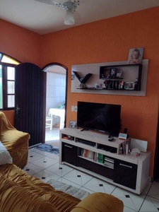 Casa com 2 Quartos e 2 banheiros à Venda, 70 m² por R$ 230.000