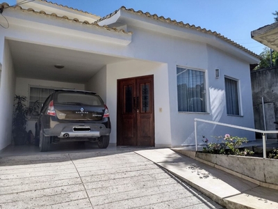 Casa em Piratininga, Niterói/RJ de 231m² 3 quartos à venda por R$ 584.000,00