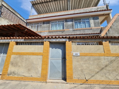 Casa em Tomazinho, São João de Meriti/RJ de 356m² 5 quartos à venda por R$ 499.000,00