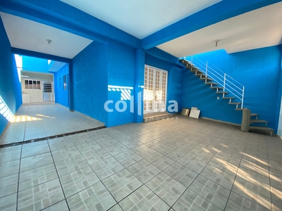 Sobrado em Vila Jussara, Carapicuíba/SP de 150m² 3 quartos à venda por R$ 579.000,00