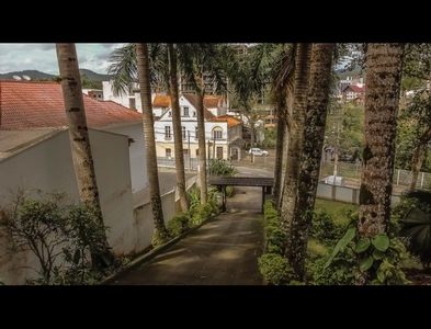 Casa no Bairro Vorstadt em Blumenau com 4 Dormitórios (2 suítes) e 326 m²