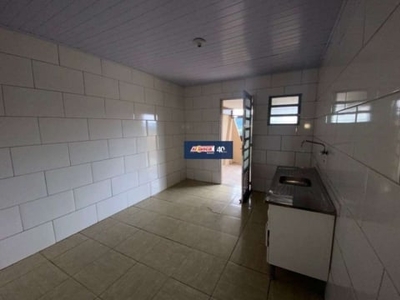 Casa com 1 dormitório para alugar, não é independente tem mais 2 casas no mesmo quintal - 40m² - bai