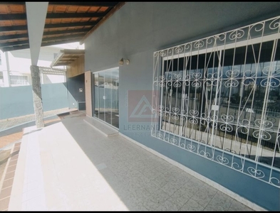 Casa no Bairro Centro em Blumenau com 3 Dormitórios (1 suíte) e 250 m²