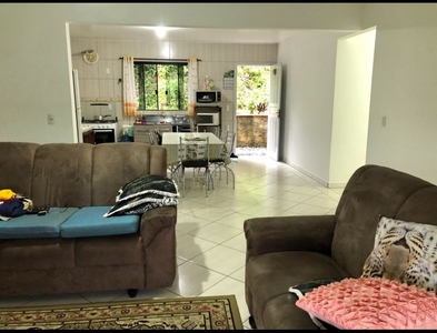 Casa no Bairro Itoupavazinha em Blumenau com 3 Dormitórios (1 suíte) e 182.96 m²