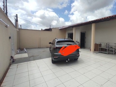 Alugo Casa com 3 quartos sendo 2 suítes (Residêncial Pinheiros)