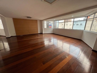 Apartamento para venda possui 231 metros quadrados com 3 quartos em Ponta Verde - Maceió