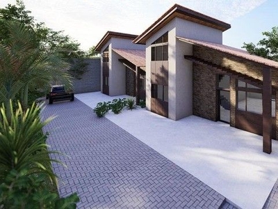 Casa com 4/4 em construção no Alto Taperapuã - Porto Seguro