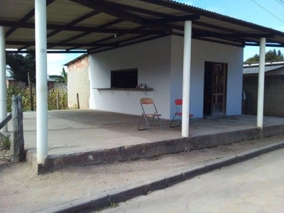 Casa/comercio com quintal na Bahia