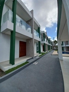 Casa duplex no Antares, condomínio fechado e pronto pra morar, 90 m² com 3/4 e 2 suítes.