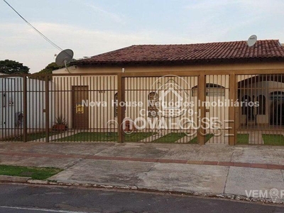 Casa Térrea com 6 Quartos à Venda por R$ 1.100.000