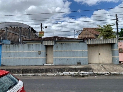 Vendo Casa em Arapiraca, Bairro Brasilia N133, Otima localização proximo ao centro.