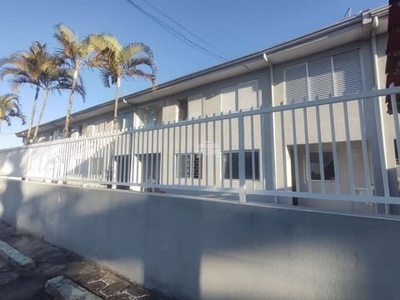 Casa em condomínio fechado com 2 quartos à venda na rua das violetas, 159, balneário flórida, matinhos, 40 m2 por r$ 198.000