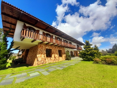 Casa em Jaguaribe, Campos Do Jordão/SP de 2100m² 6 quartos à venda por R$ 6.999.000,00