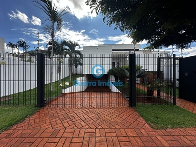 Casa em Jardim Higienópolis, Maringá/PR de 136m² 3 quartos para locação R$ 3.900,00/mes