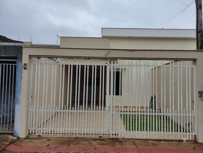 Casa em Loteamento Chamonix, Londrina/PR de 101m² 3 quartos para locação R$ 2.700,00/mes