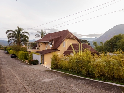 Casa em Pedro do Rio, Petrópolis/RJ de 400m² 4 quartos à venda por R$ 3.499.000,00