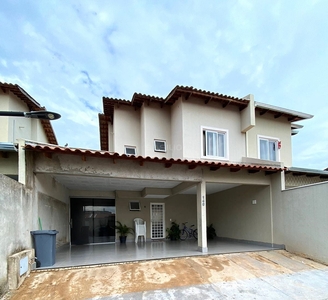 Casa em Setor Serra Dourada, Aparecida de Goiânia/GO de 200m² 3 quartos à venda por R$ 464.000,00