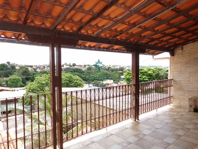 Casa em Vera Cruz, Belo Horizonte/MG de 450m² 4 quartos à venda por R$ 338.000,00