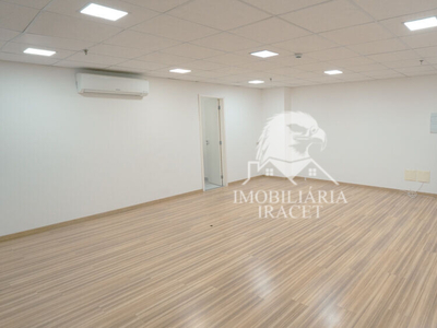 Sala em Empresarial 18 do Forte, Barueri/SP de 47m² para locação R$ 3.500,00/mes