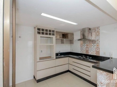 Apartamento andar alto com 68 metros quadrados todo reformado.