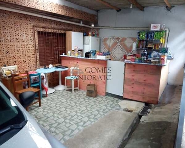 Casa á venda, com quintal e três vaga na garagem em Santo André SP