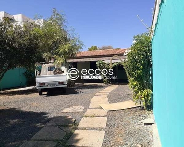 Casa com 3 quartos para venda no bairro Santa Mônica