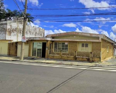 Casa de esquina com uma ótima localização!