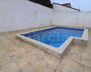 Casa no Centro de Peruíbe, com 2 dormitórios e piscina